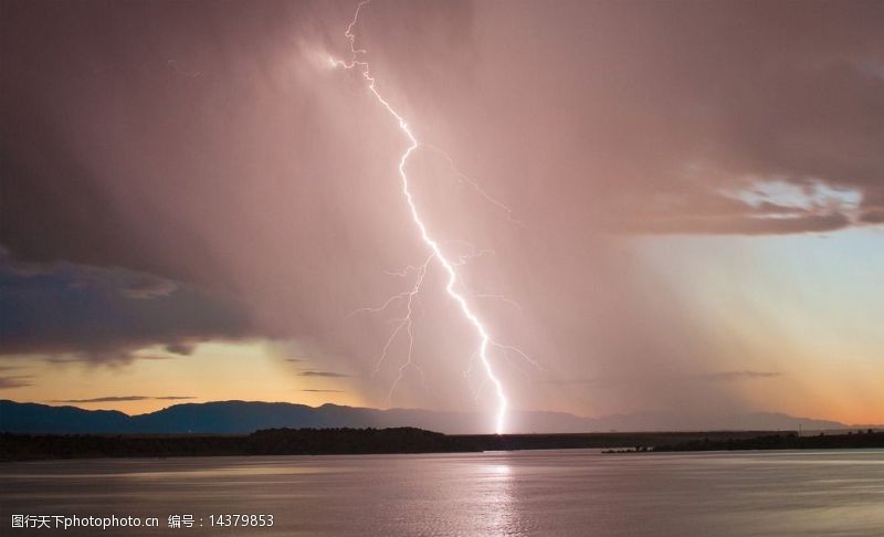 自然闪电印第安湖上空的闪电图片