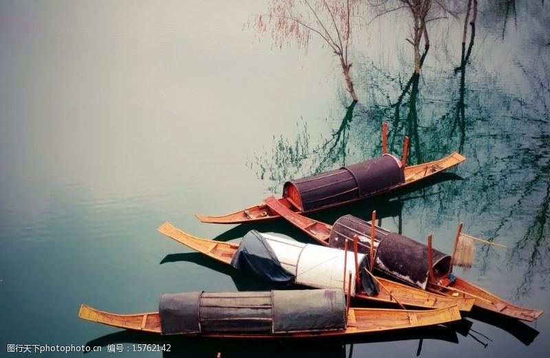 贵州锦江上的渔船图片
