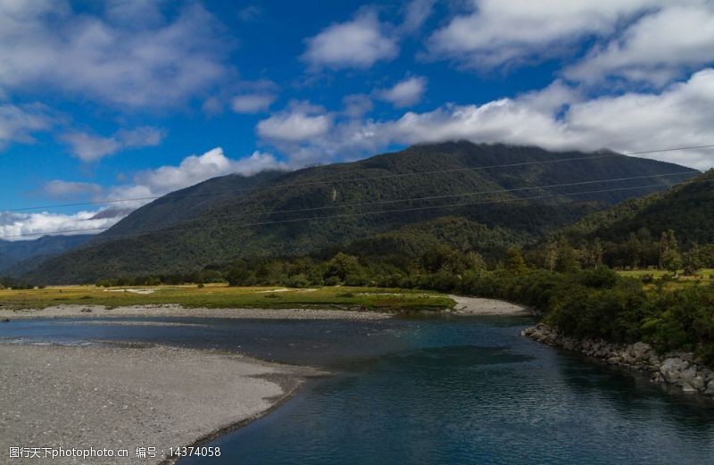 清澈新西兰瓦纳卡湖图片