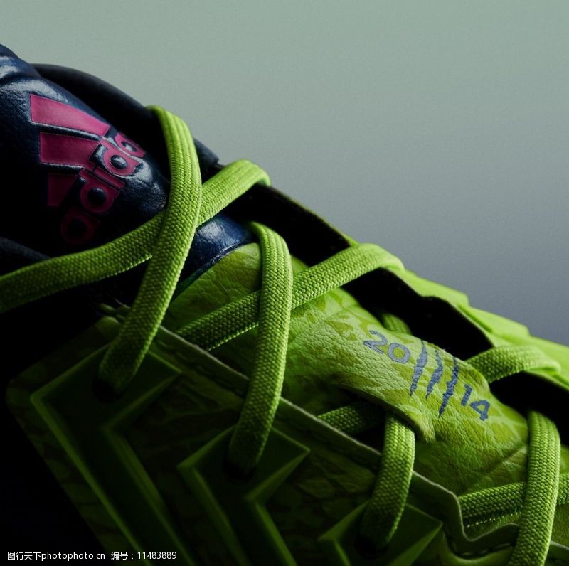 nike足球宣传ADIDAS足球鞋图片