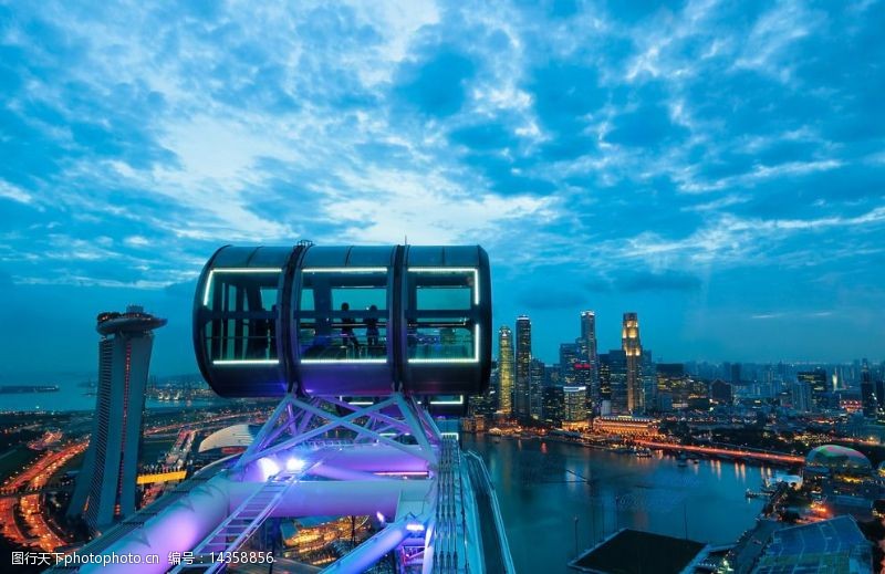 船只新加坡海滨湾黄昏景色图片