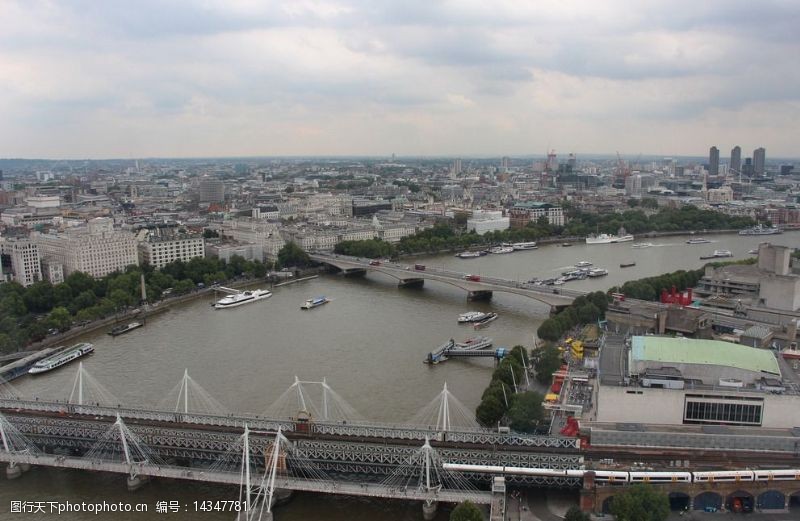 船只伦敦泰晤士河景色图片