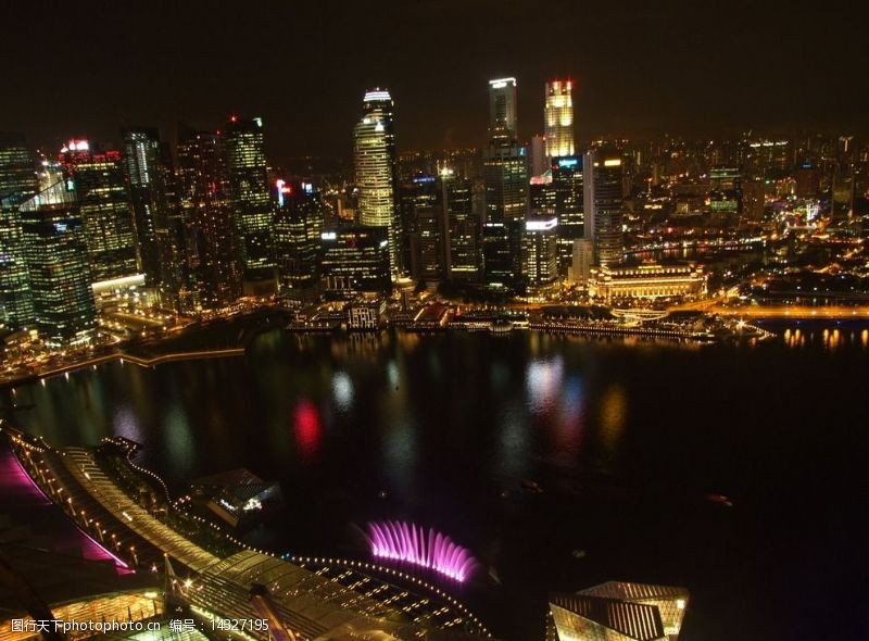 船只新加坡海滨湾夜景俯瞰图片
