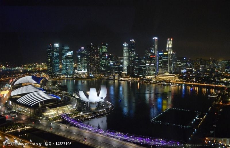 夜港新加坡海滨湾夜景俯瞰图片