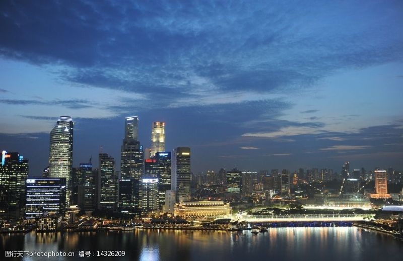 船只新加坡滨海湾黄昏图片