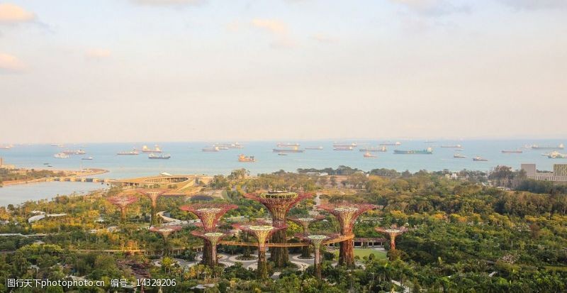 船只新加坡海滨湾公园俯瞰图片