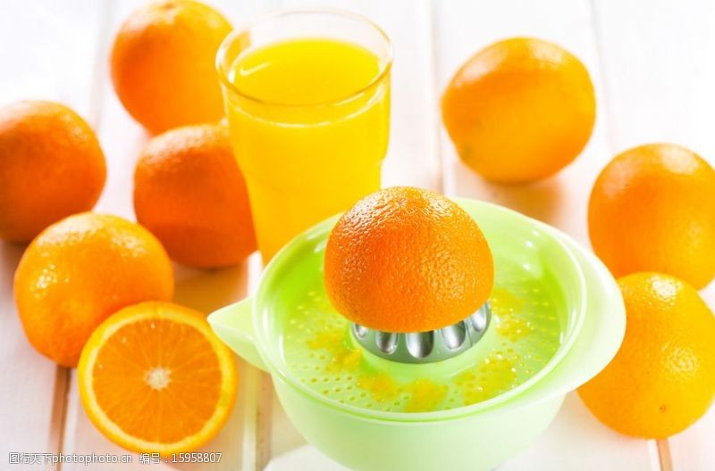 解渴现榨橙汁图片