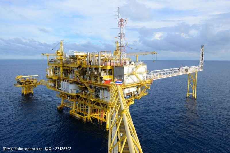 大海上的石油勘测机器