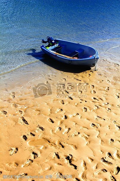 海滩上的小船沙滩上的小船