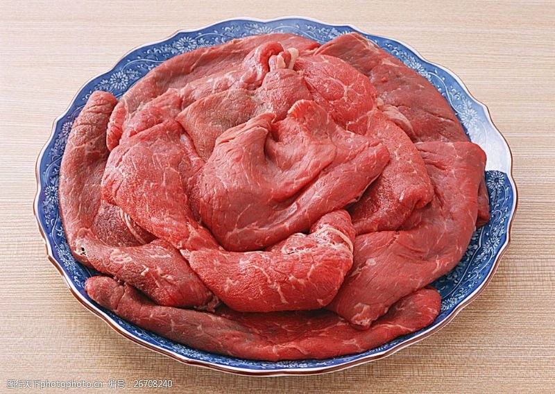 生牛肉盘子里的鲜肉