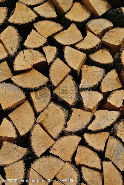 柴堆栈堆砌好的木材