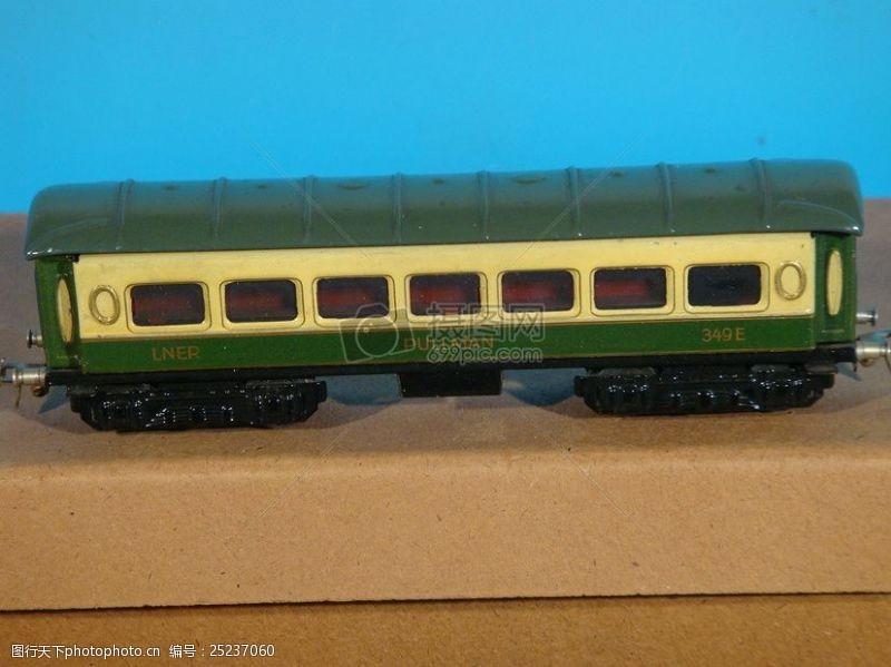 30个一个古老的火车模型