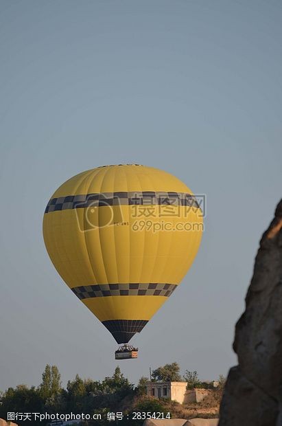 卡帕多西亚天空下的热气球