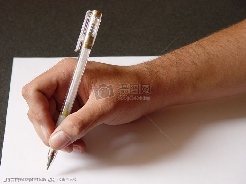 写信准备书写内容的一只手