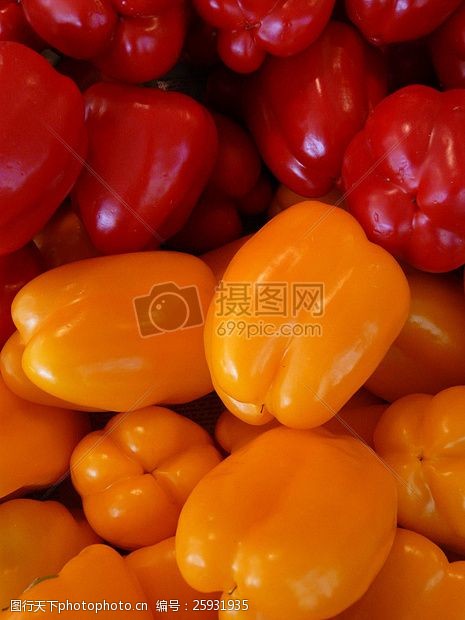 红红的辣椒市场新鲜的甜辣椒