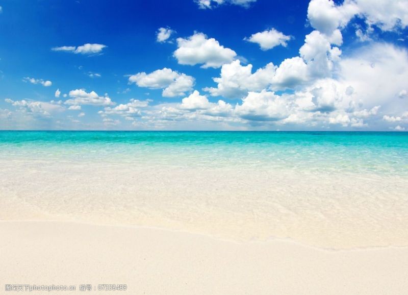 蓝天白云沙滩