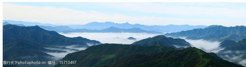 云雾缭绕云雾山峰景观图片