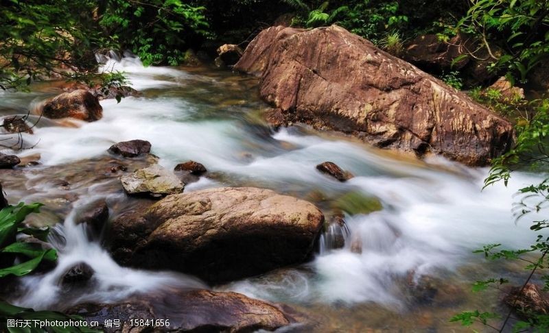 小山流水山水图片