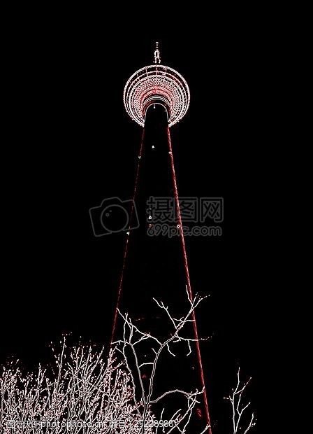 红塔山夜空中的电视塔