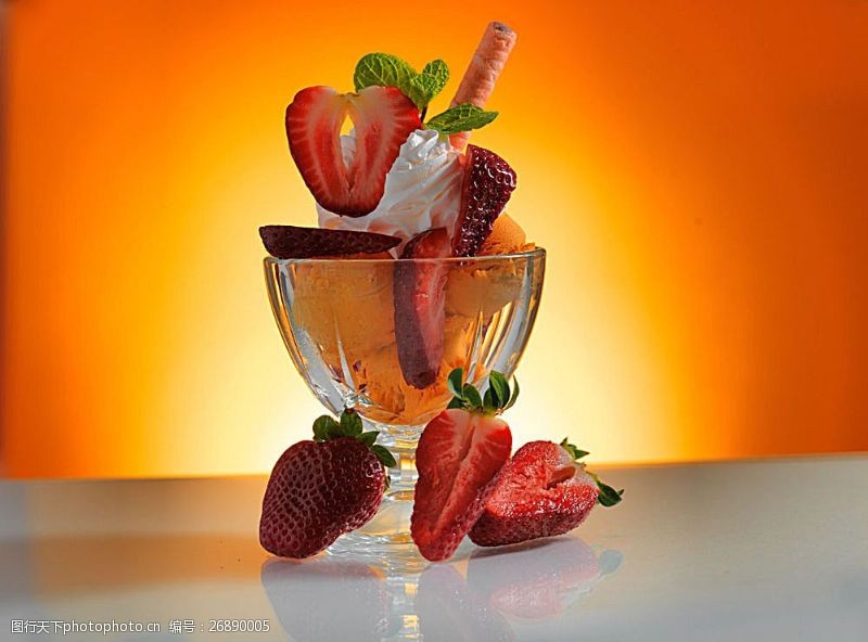 草莓冰淇淋冰淇淋与草莓