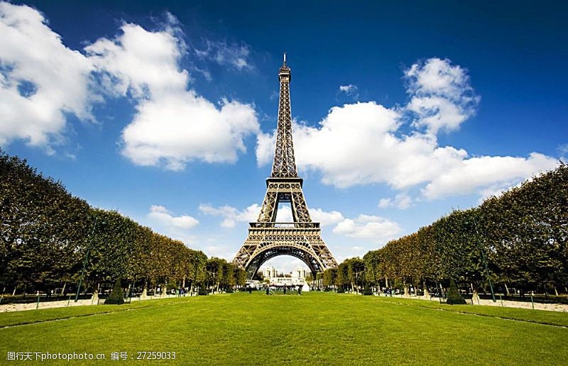 法国著名建筑春天的艾菲尔铁塔