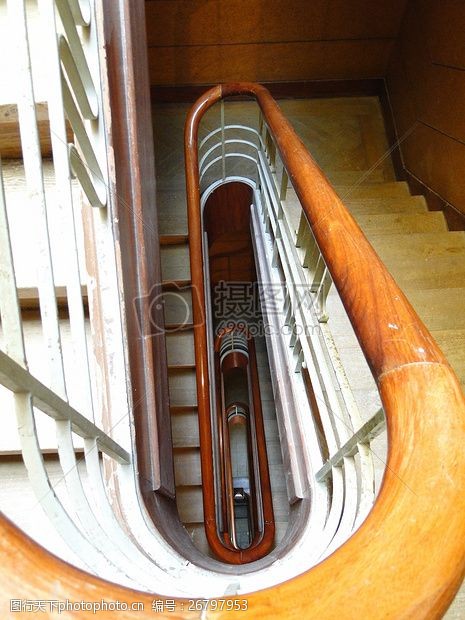 金属的手橘色旋转的楼梯