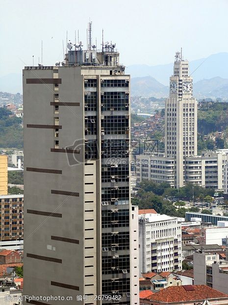 里约热内卢山区里的高楼