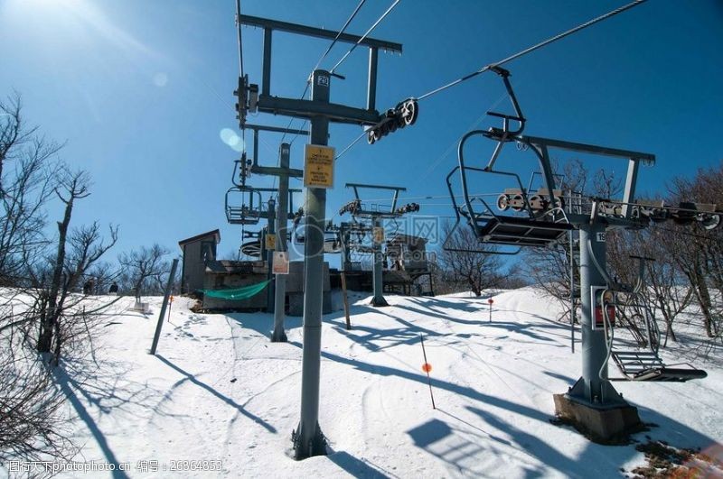 滑雪度假村滑雪