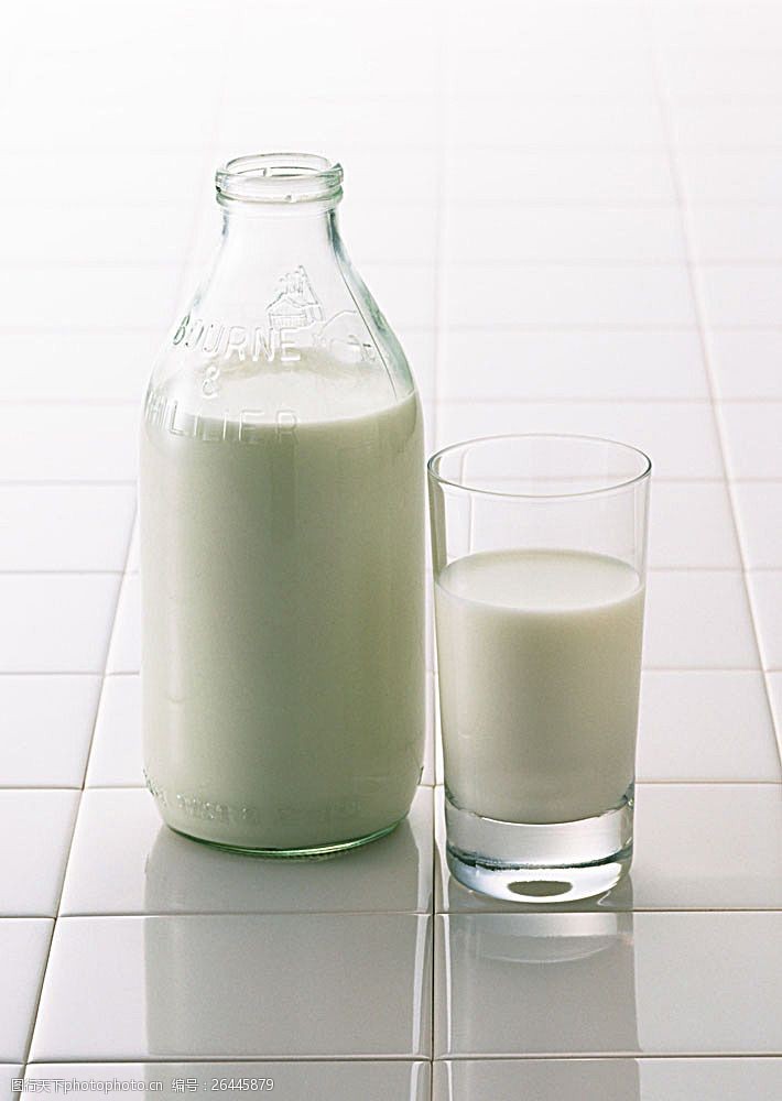 乳液牛奶摄影图片