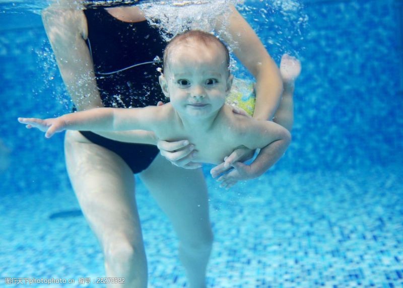 潜水运动潜水的儿童