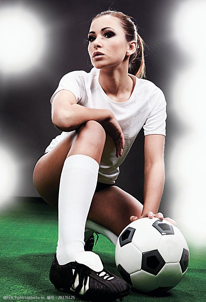美女足球性感美女与足球背景