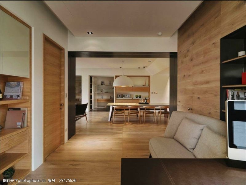 木板墙简约客厅浅色木地板装修效果图
