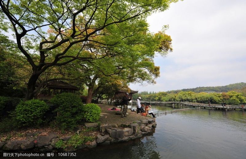 杭州西湖名胜水岸边图片