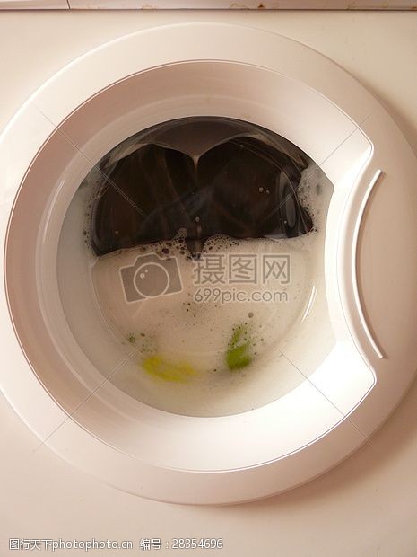 白色的洗衣机白色的清洗机