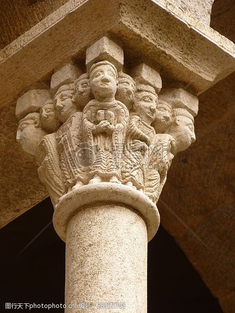 桑德罗尔人物雕塑柱子
