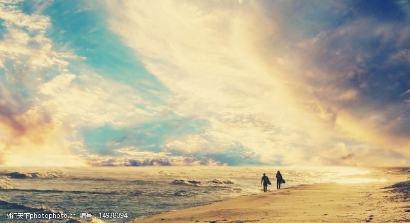 黄昏海边漫步夏日高清海滩图片