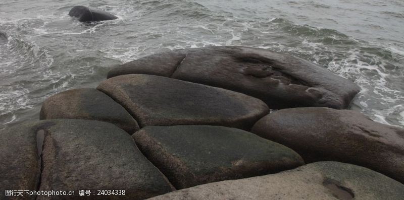 沉积岩海边石头